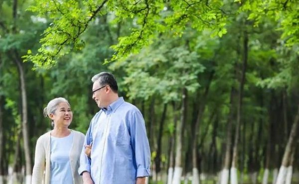 玖富智配 清晨跑步反伤身？60岁后这些活动要不得！在家这样动才健康