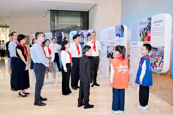 忠泰策略 “钱爷爷，您当年的梦想实现了吗？”这场关于“幸福”的对话跨越时空